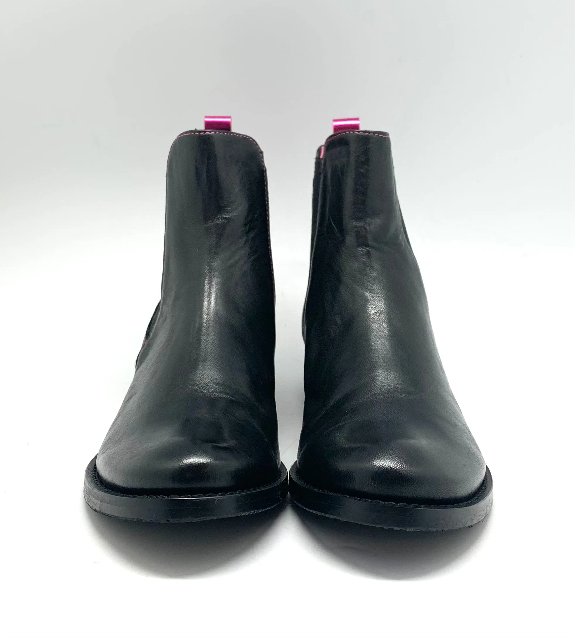 Taille black leather Chelsea ankle boot